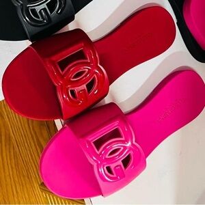 Stylish Women's Slide Sandals - Black and Pink